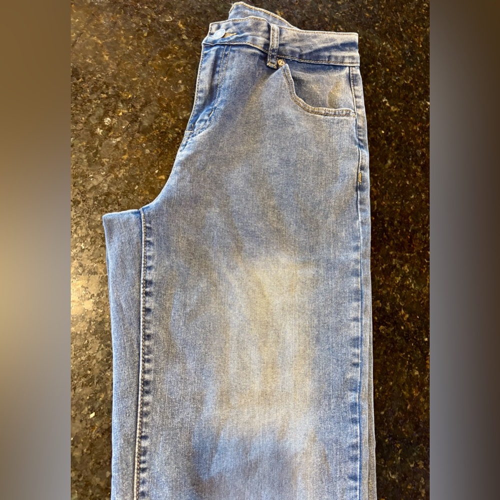 ⭐️High Rise Raw Hem Straight Leg Medium Wash Jeans⭐️ - Picture 3 of 9